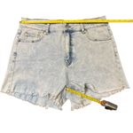 Pink Lily  Light Wash Denim Frayed Shorts Women’s Size 31 Mid Rise 3” Inseam Photo 3