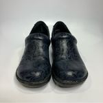 b.o.c.‎ Navy blue paisley embossed clogs women’s size 8 professional nursing Photo 1