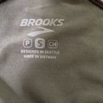 Brooks  Run Happy woman tank size SMALL front black back gray Photo 4