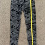 Amazon Two-Tone Camouflage Seamless Active Wear Leggings, Size S Photo 13