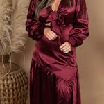 Flying Tomato Elegant and modern silk and sheen dress in burgundy size L. Photo 0