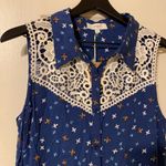 Umgee NWT sleeveless bird print crochet tank Photo 2