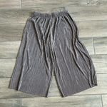 Jaclyn Smith  wide leg flowy Capri pants Photo 0