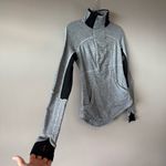 Lululemon ‎ Women’s Base Runner 1/2 Zip Gray and Black Pullover Size 6 Photo 2