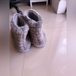 Dearfoams Bootie Slippers Faux Fur adult Unisex,  pair of gray faux fur bootie slipper Photo 4