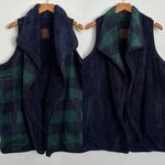 Girlie girl original C.C Exclusive Reversible Fleece & Plaid Vest, Women’s Size Large — Evergreen/Navy Photo 1