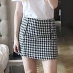 Topshop | Houndstooth Knit Thick Mini Skirt in Black and White Size US 6 Photo 1