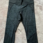 Athleta  Crocodile‎ Stealth Trucool Capri Black Gray Crop Legging Women’s Size L Photo 0