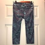 Under Armour ✨ Heat Gear Patterned 18” Capri Photo 3