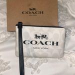 Coach Hand Wallet Photo 0