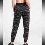 Athleta  Triumph Jogger, Black Camo Lux‎ SIZE M Photo 1
