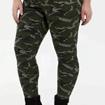 Torrid Camo Sky High Cropped Twill Skinny Military Pants Women’s 16 Army Green Photo 0