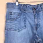 Calvin Klein Jeans Women’s Light Wash Rolled Hem Capri Denim Jeans Photo 3
