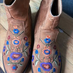 ALDO  Floral Embroidered Ankle Boots size 6 Photo 0