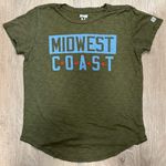 Tailgate  Midwest Coast Olive Green Blue Red Graphic Tee Medium EUC Photo 0