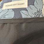 Loft  Outlet Blue‎ Floral Pleated Soft Shorts Size 8 Photo 5