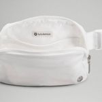 Lululemon Everywhere Belt Bag NWT Photo 2