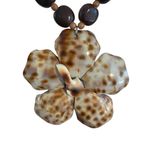 Vtg Shell Flower Pendant Wood Bead Necklace Earrings Set Vacation Beach Estate Brown Photo 2