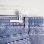 Soft Surroundings ‎ Light Wash Pull-on Jean Shorts Photo 4