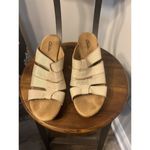 Clarks Liz Ventura Women’s Gold Leather Sandals Chunky Heel Wedge Shoes Size 10 Photo 1