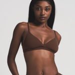 SKIMS  Fits Everybody Triangle Bralette‎ cocoa size M NWT Photo 0