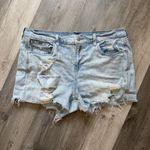 Old Navy Distressed Boyfriend Shorts 12 Stretch Distressed Festival Vacation Light Wash Photo 1