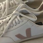 VEJA V 12 Sneakers Photo 3