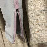 Old Navy  Active Elevate Ankle Zip Colorblock Leggings  Photo 3