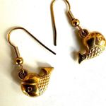 Gold tone fish earrings Photo 2