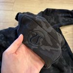 Lululemon  Women’s Scuba Hoodie Light Cotton Fleece Incognito Camo Gray Size 6 Photo 3