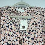 Elodie NWT Button Blouse Sz M Pink Floral V-Neck Dolman Short Sleeve Curved Hem Photo 4