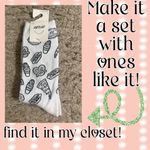 Aerie Black New York City NYC Snacks Pretzel Taxi Cab Graphic Crew Socks Photo 11