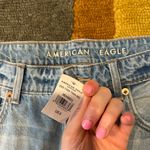 American Eagle NWT Tomgirl Short Light Wash Denim Jean Shorts Frayed Size 8 Photo 2