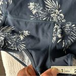 Vuori  Navy Floral Activewear Photo 5