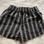 Ivy and Main shorts Photo 1