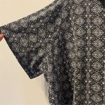 Catherines ‎ Women's Plus Size 26 Geometric V-Neck Short Sleeve Top Photo 2