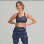 Lululemon  energy bra medium‎ support B-D cups Sz 10 with pads Photo 2