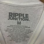 Social distancing is hard damn siracha Tshirt size medium Photo 3