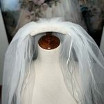 Gloria Vanderbilt Beautiful Vintage 90s  Embroidered Satin Wedding Gown & Veil! Photo 3