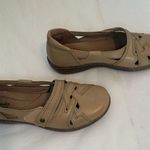 Clarks ASHLAND SPIN Q IVORY LOAFERS SLIP ONS COMFORT DRESS SHOES SZ 7 Photo 3