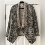 BB Dakota  Black and White‎ Chevron Sweater Size Medium EUC Photo 3