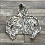 Wild Fable Size Small Green Camouflage Tie Dye Cropped Sweatshirt. Photo 1