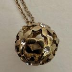Guess flower ball rhinestone pendant necklace Photo 2