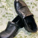 BOC Born Concepts Women's Black Leather Clogs Shoes Size 8 Comfort Photo 1