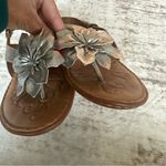 Born Kalani Silver Leather Big Flower Thong Slingback Sandals Womens Sz 9 Photo 1