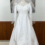 Beautiful Vintage 90s Wedding Gown & Veil! White Size 14 Photo 0