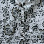 Tahari  Womens 100% Linen Top Black White Floral Back V Buttons cap sleeve Small Photo 3