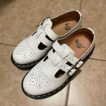 Dr. Martens 8065 Mary Jane shoes in white smooth leather. Photo 2