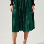 VICI NEW- CHRISTMAS EVE PLEATED MIDI SKIRT Photo 94