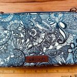 Sakroots Large Smartphone Wristlet Crossbody Navy & Cream Floral Zip Around Photo 9